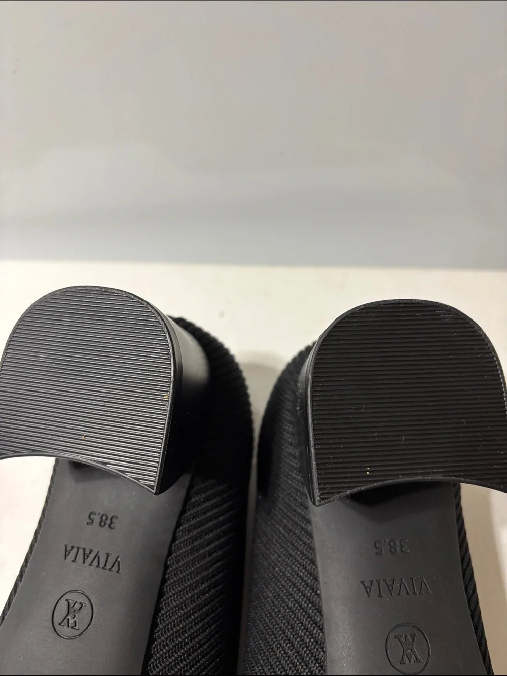 Vivaia Black Ribbed Square-Toe Heels